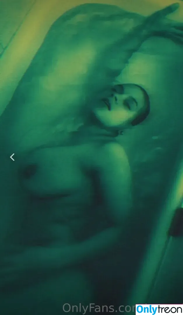 Venuz20 nude photo #0004 (venomuz2099)