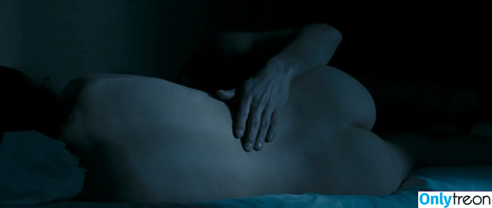 Vera Farmiga nude photo #0084 (verafarmiga)