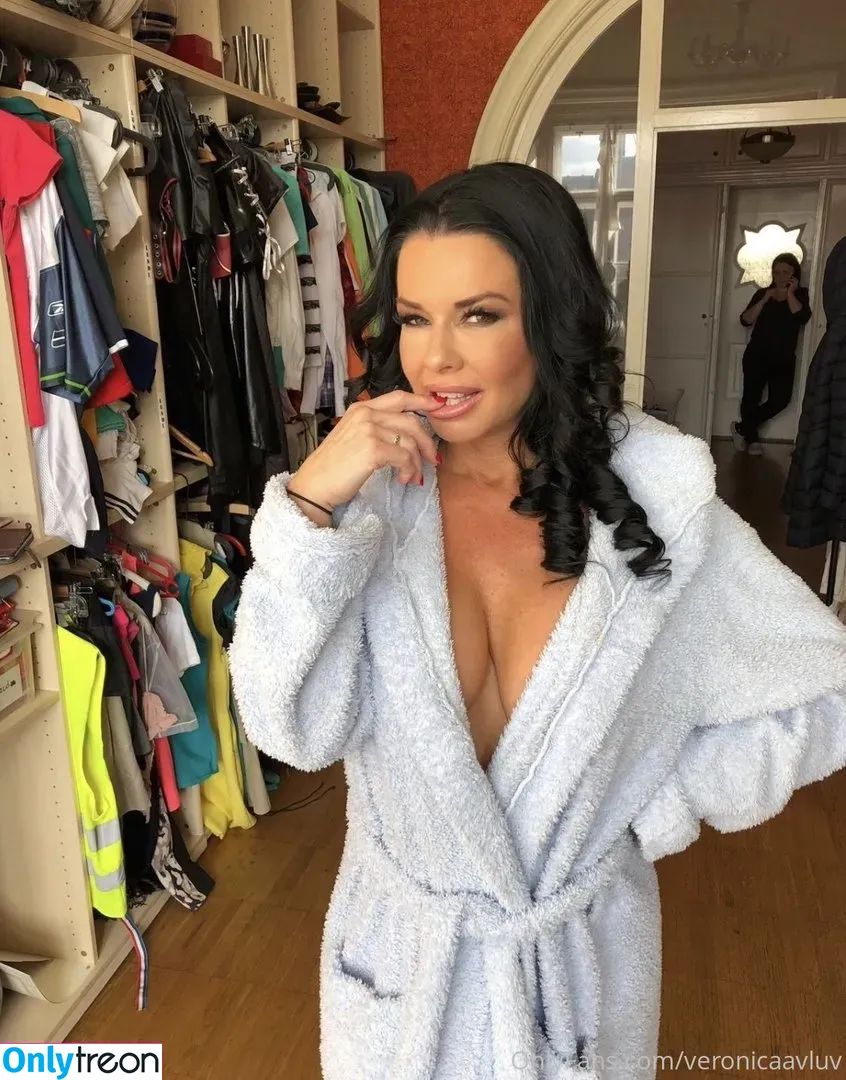 Veronica Avluv nude photo #0003 (_veronicaavluv / veronicaavluv)