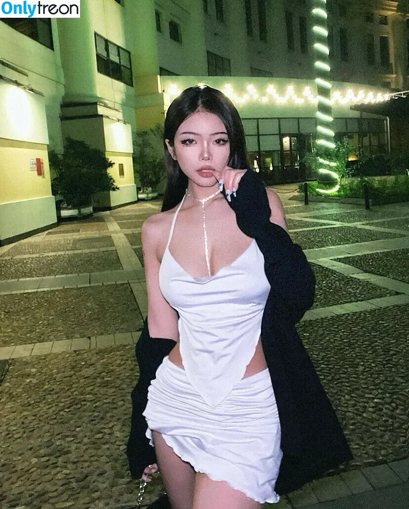 Veronica Lucifer nude photo #0007 (Khúc Thị Hương / akashi.yumi.3 / madamelucy / veronica_lucifer_)
