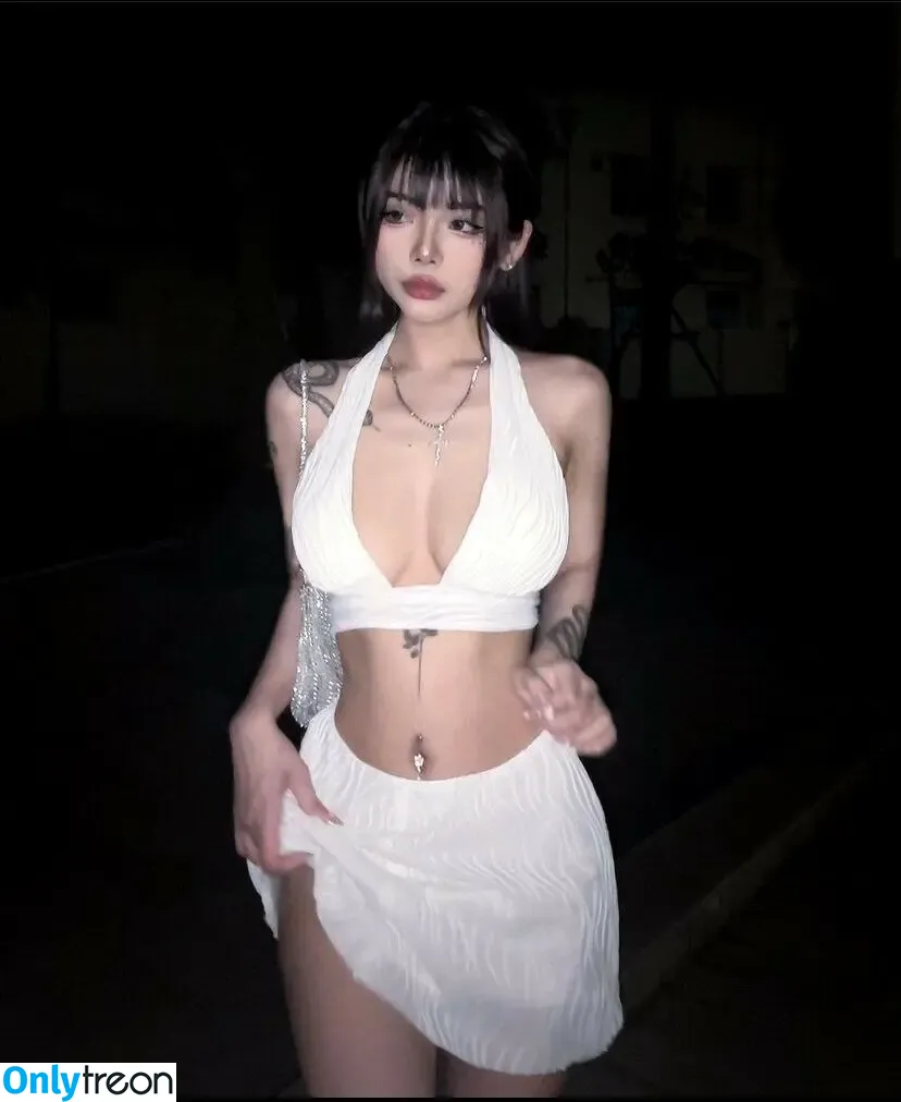 Veronica Lucifer nude photo #0012 (Khúc Thị Hương / akashi.yumi.3 / madamelucy / veronica_lucifer_)