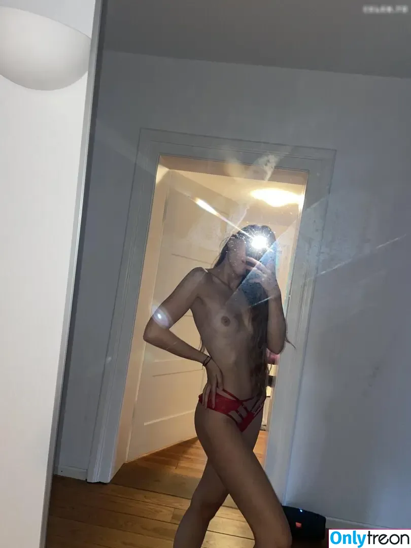 Veronika Sbrizzai nude photo #0004 (model.veronikasbrizzai)