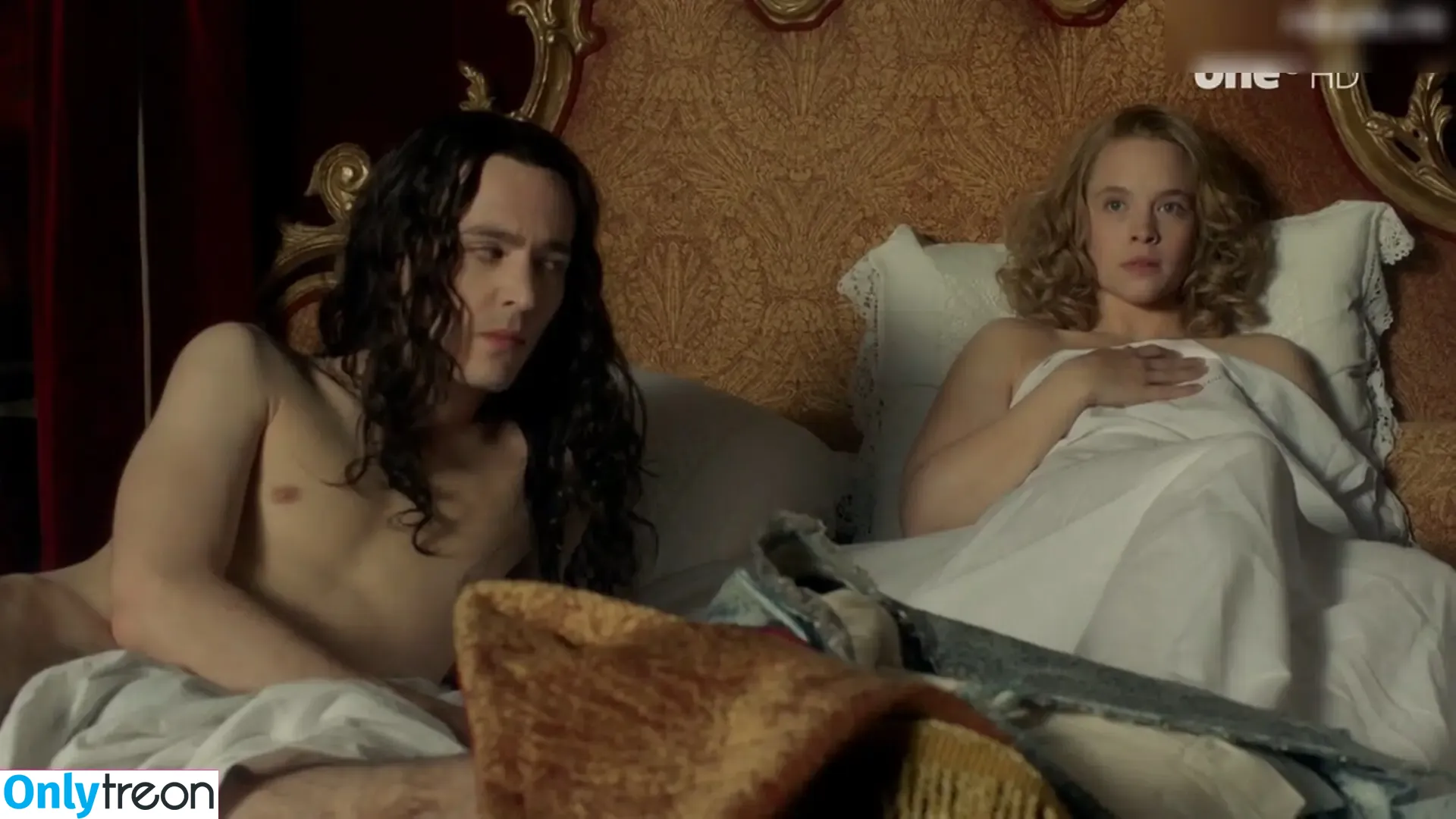 Versailles (Fernsehserie) голая photo #0044 (Versailles (Fernsehserie))