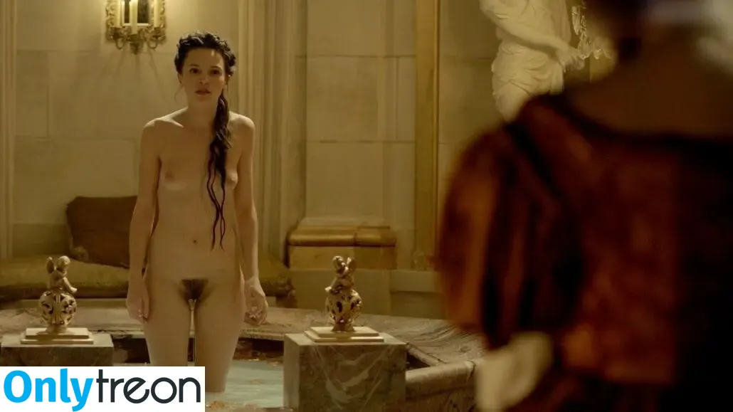Versailles (Fernsehserie) голая photo #0057 (Versailles (Fernsehserie))