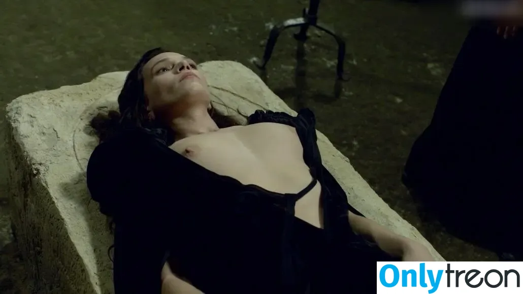 Versailles (Fernsehserie) голая photo #0063 (Versailles (Fernsehserie))