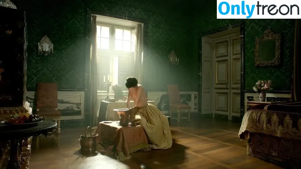 Versailles (Fernsehserie) голая photo #0065 (Versailles (Fernsehserie))