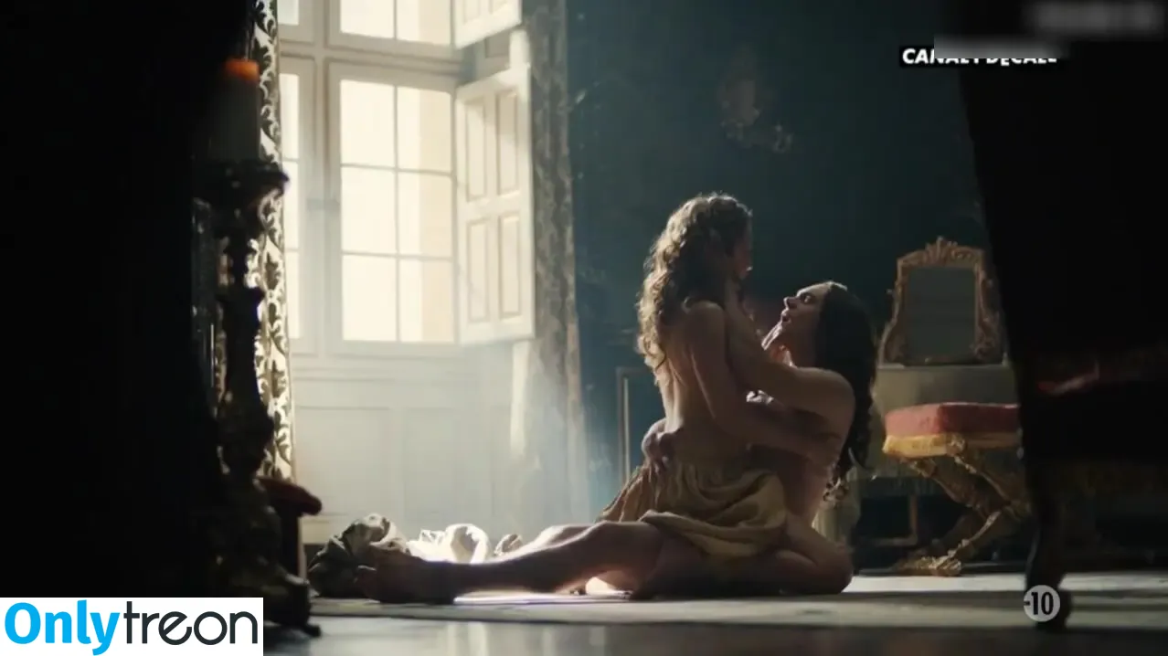 Versailles (Fernsehserie) голая photo #0072 (Versailles (Fernsehserie))