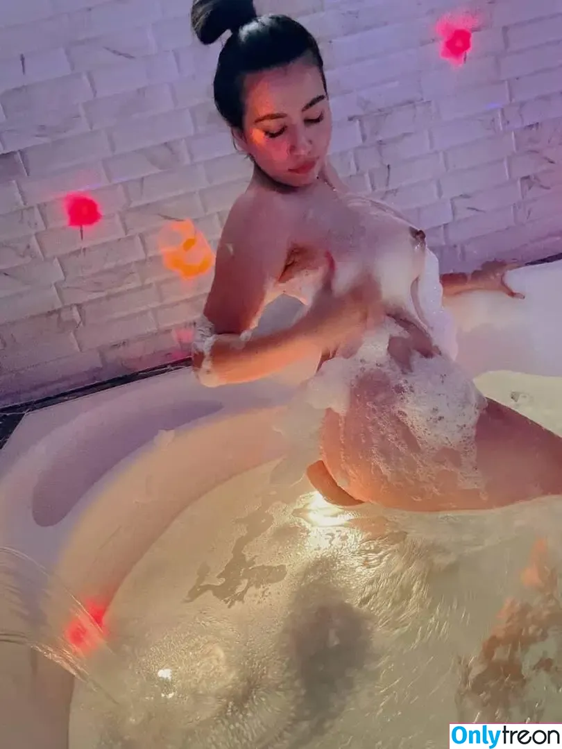 vibewithyuls nude photo #0024 (imuniqueyuls)