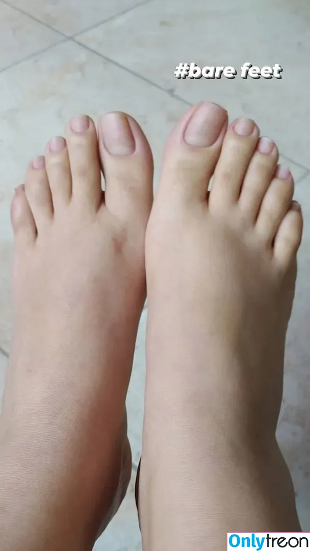 vickyfeet16 nude photo #0002 (vickyfeet16)