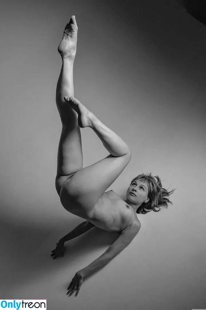 Victoria Borodinova nude photo #0054 (vic_rt_ / victoriasalvatore)