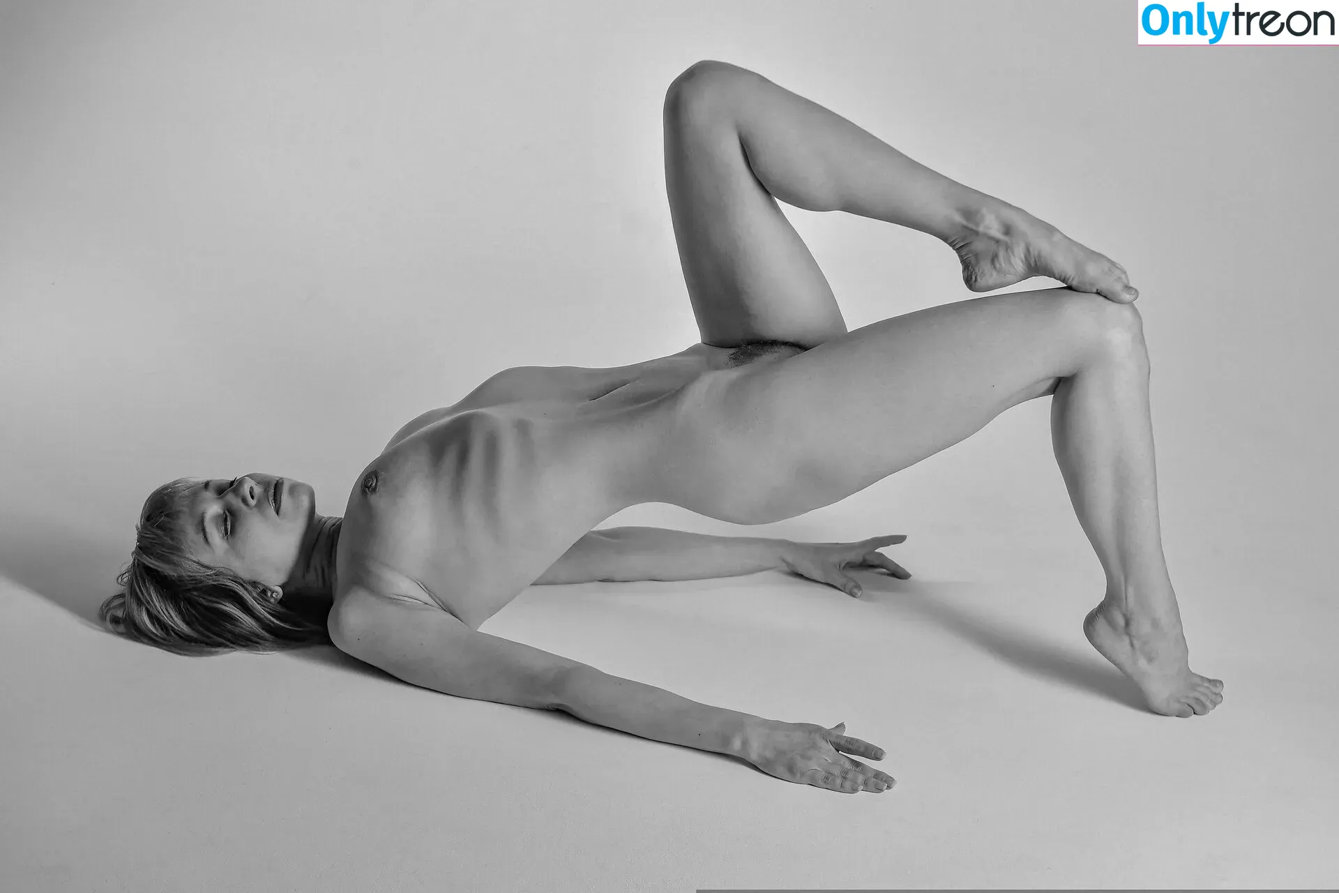 Victoria Borodinova nude photo #0057 (vic_rt_ / victoriasalvatore)
