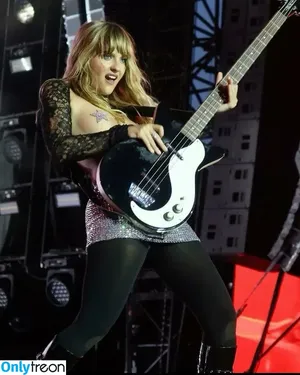 Victoria De Angelis / Maneskin bassist / vicdeangelis фото голая #0681