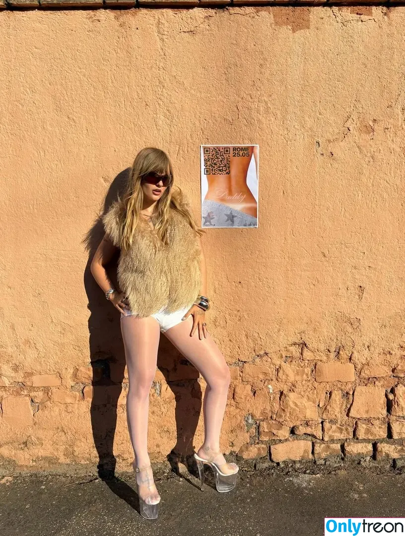 Victoria De Angelis nude photo #0729 (Maneskin bassist / vicdeangelis)