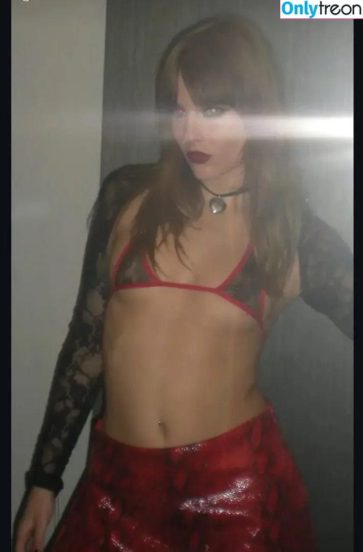 Victoria De Angelis nude photo #0780 (Maneskin bassist / vicdeangelis)