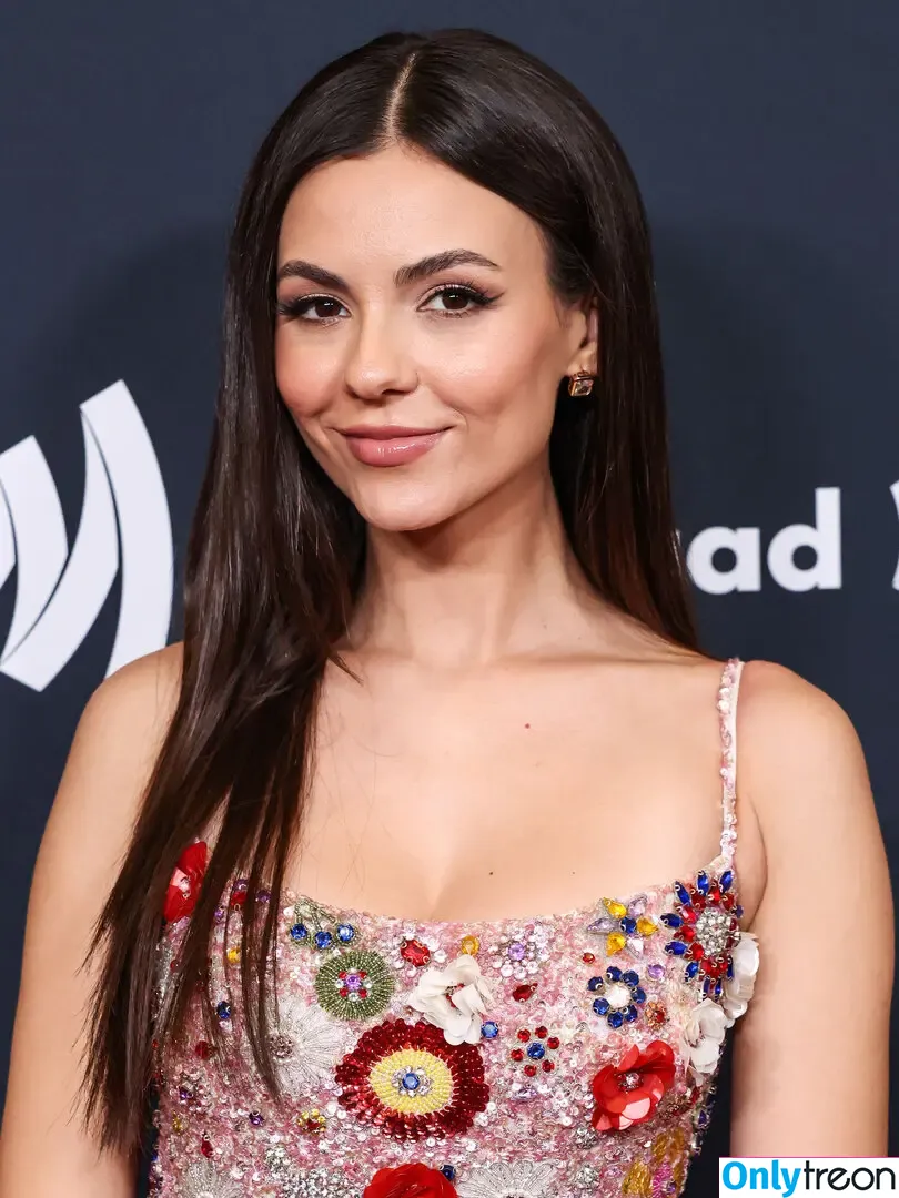Victoria Justice голая photo #0577 (victoriajustice)