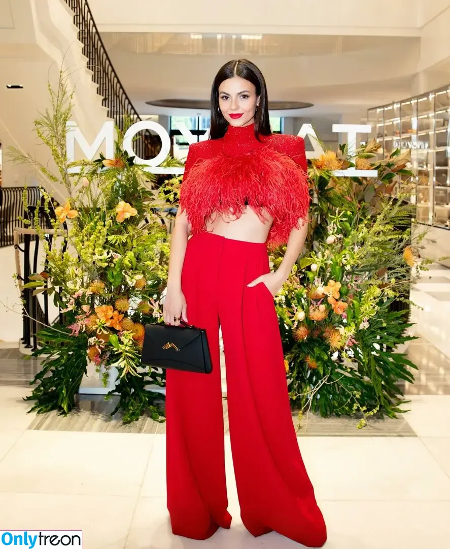 Victoria Justice голая photo #0640 (victoriajustice)