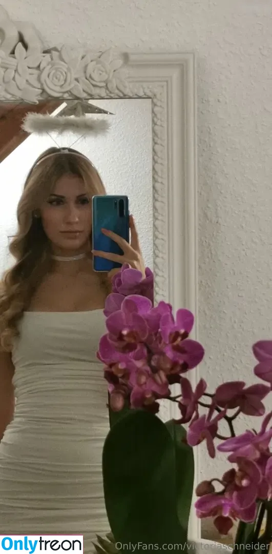Victoria Schneider nude photo #0007 (victoriaschneider)