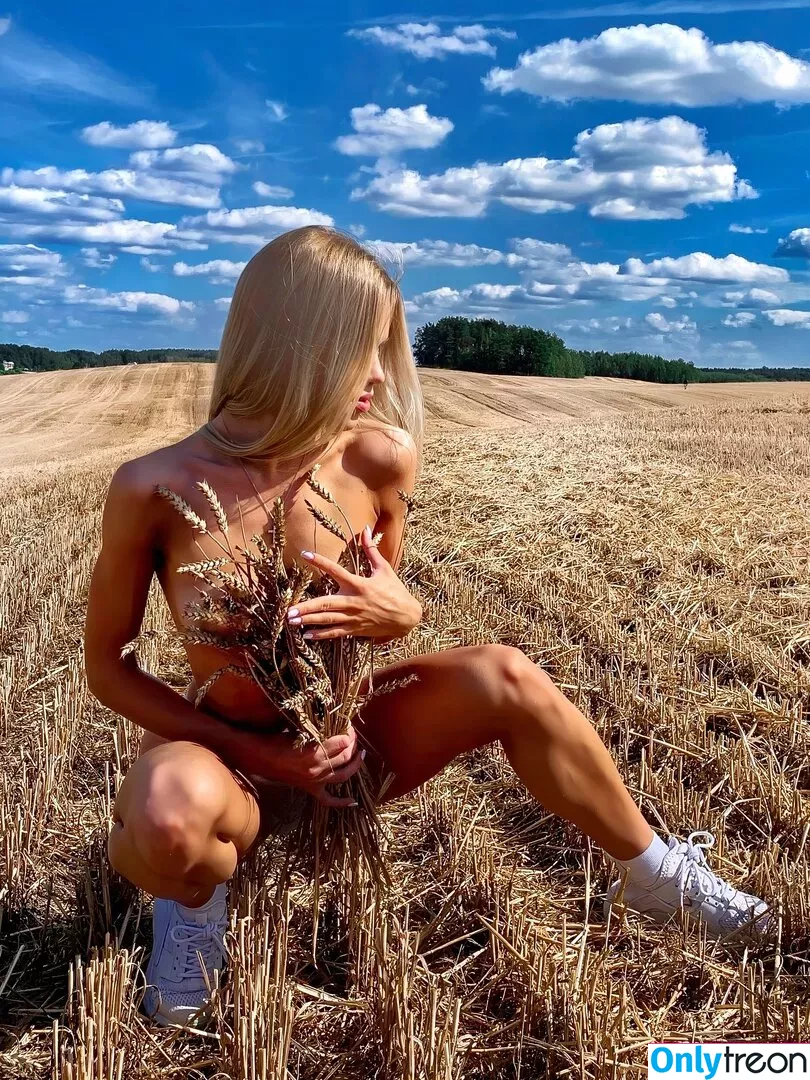 viki_doux nude photo #0194 (viki_doux)