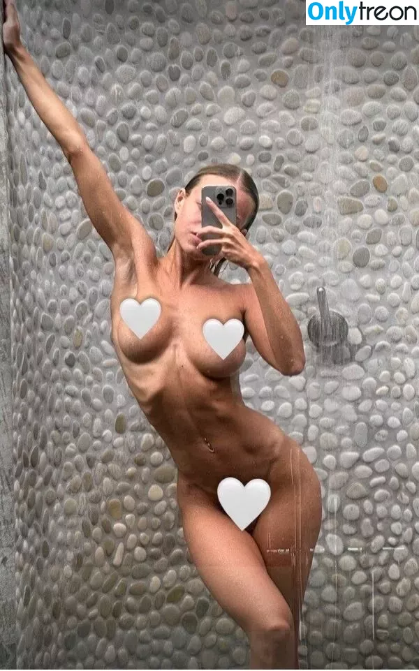viki_doux nude photo #0205 (viki_doux)