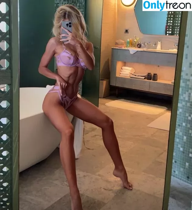 viki_doux nude photo #0208 (viki_doux)