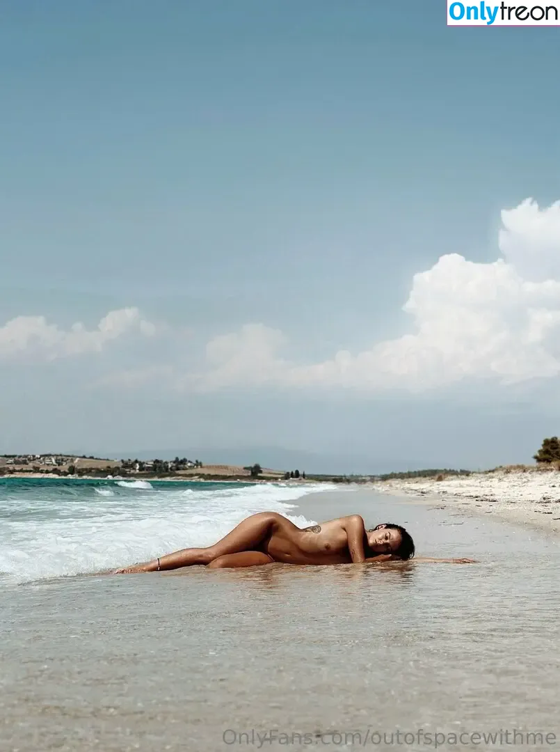 Vikioutofspace nude photo #0016 (Vikioutofspace)