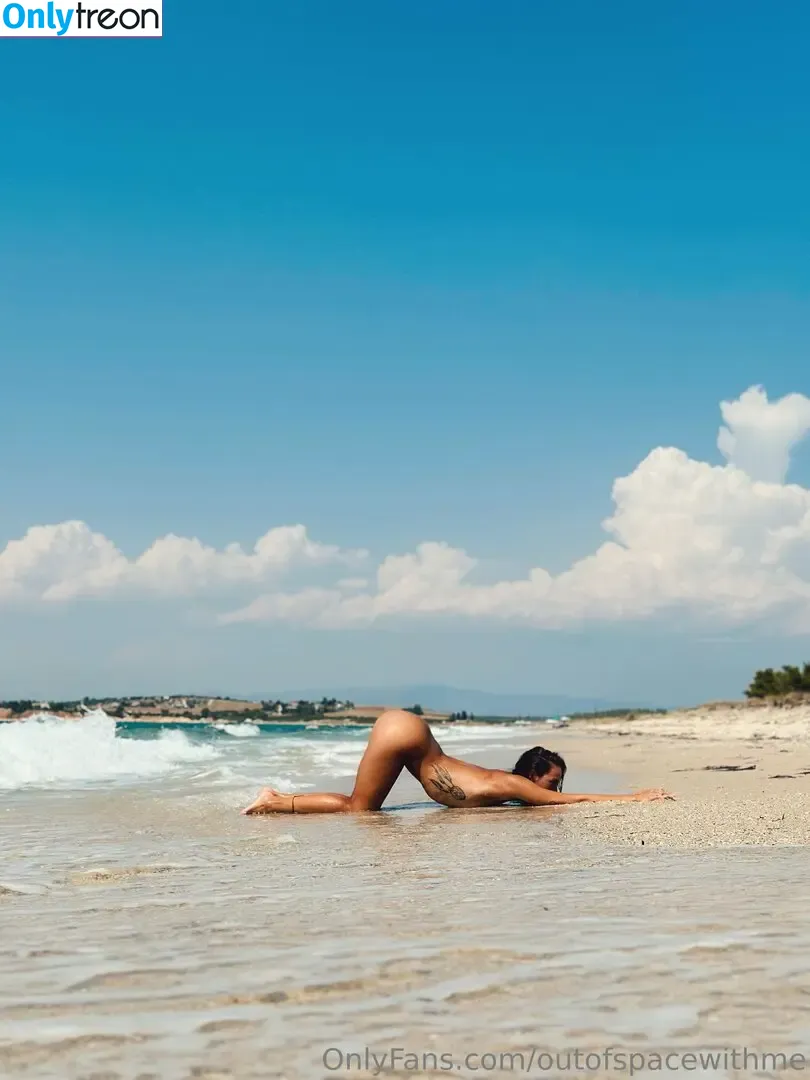 Vikioutofspace nude photo #0019 (Vikioutofspace)