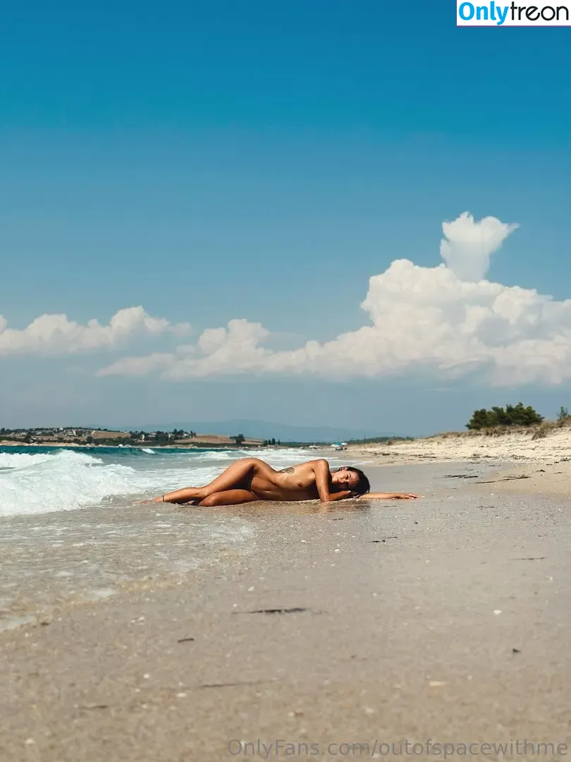 Vikioutofspace nude photo #0027 (Vikioutofspace)