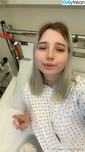 Vikkzy nude photo #0010