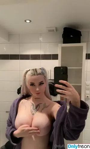 Vikkzy nude photo #0074
