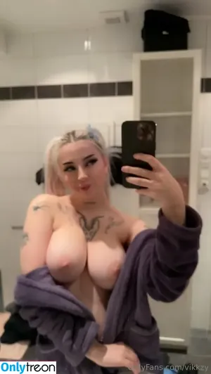 Vikkzy nude photo #0077