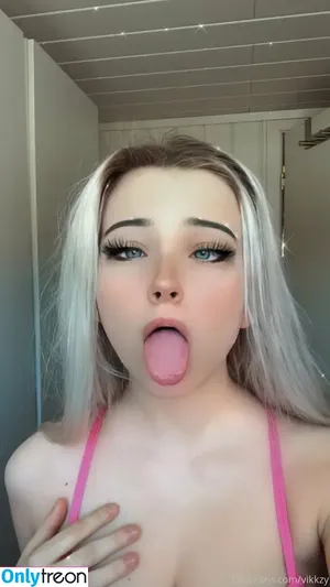 Vikkzy nude photo #0164