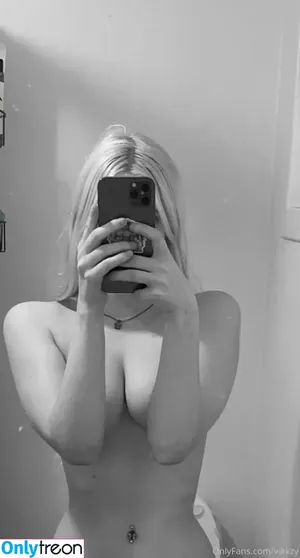 Vikkzy nude photo #0261