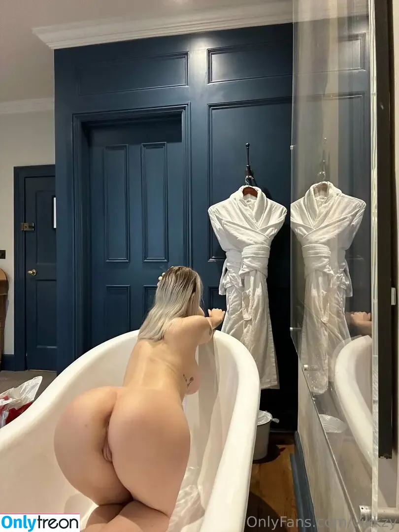 Vikkzy nude photo #0029 (Vikkzy)