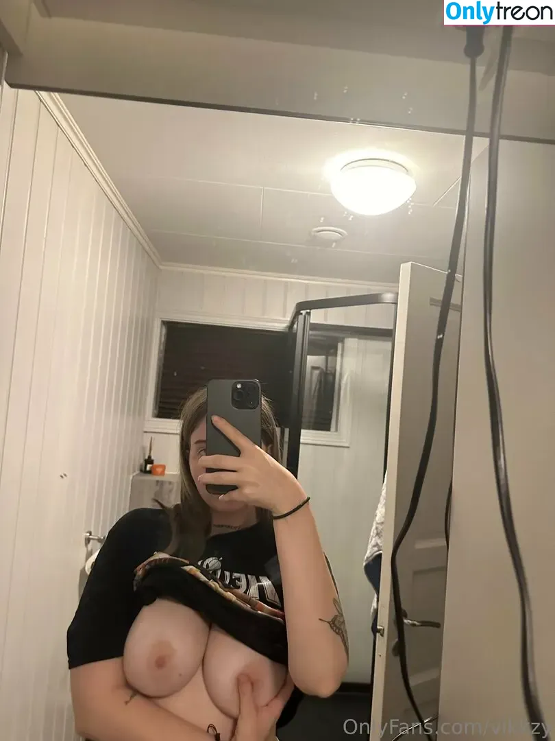 Vikkzy nude photo #0096 (Vikkzy)