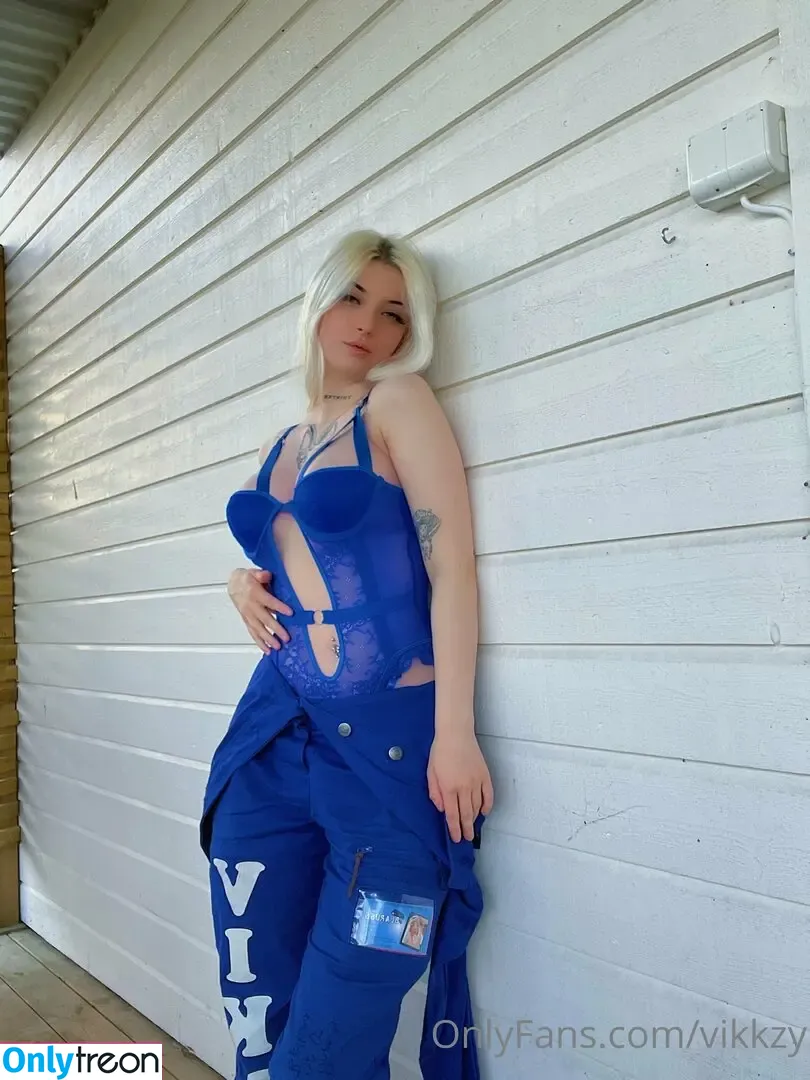 Vikkzy nude photo #0137 (Vikkzy)