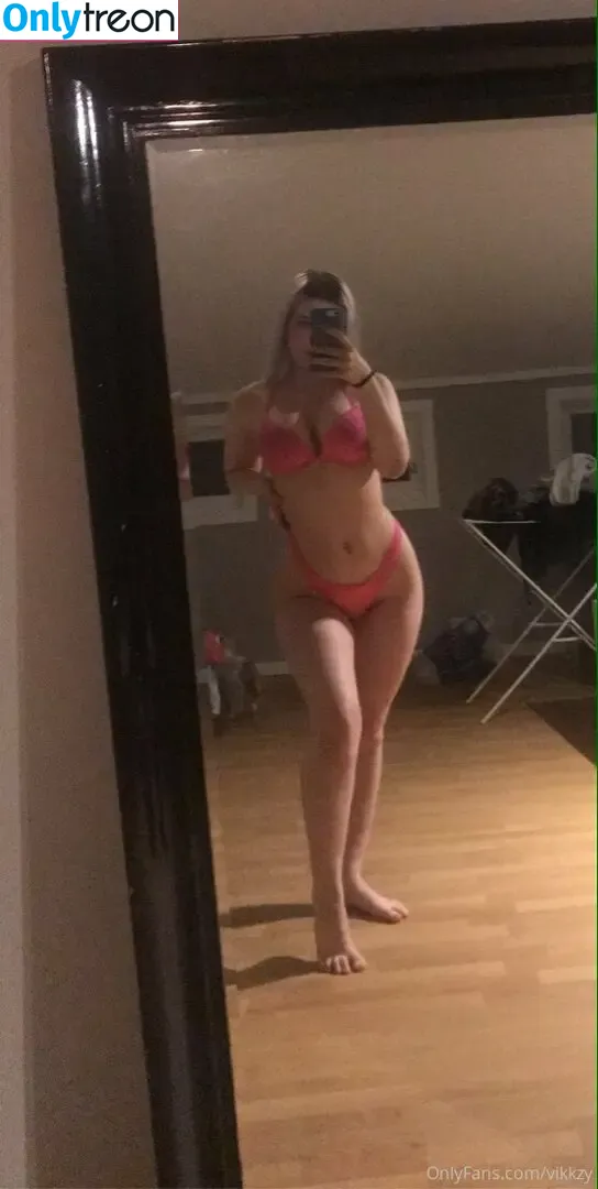 Vikkzy nude photo #0175 (Vikkzy)