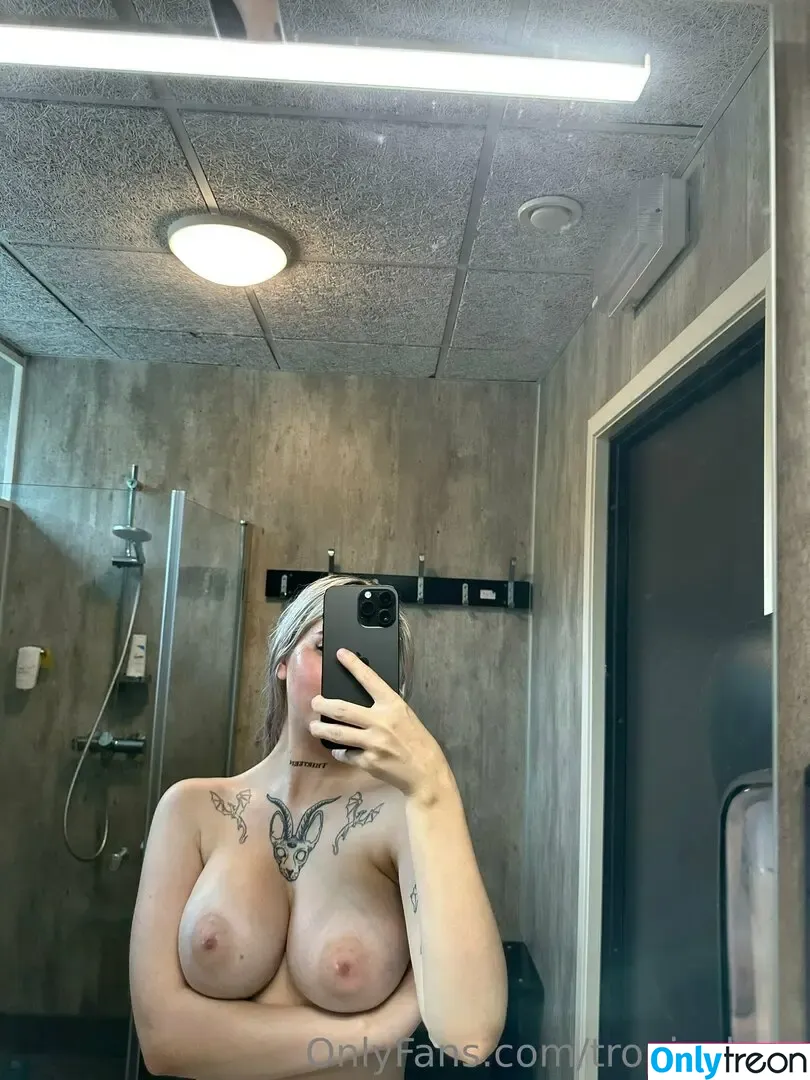 Vikkzy nude photo #0238 (Vikkzy)