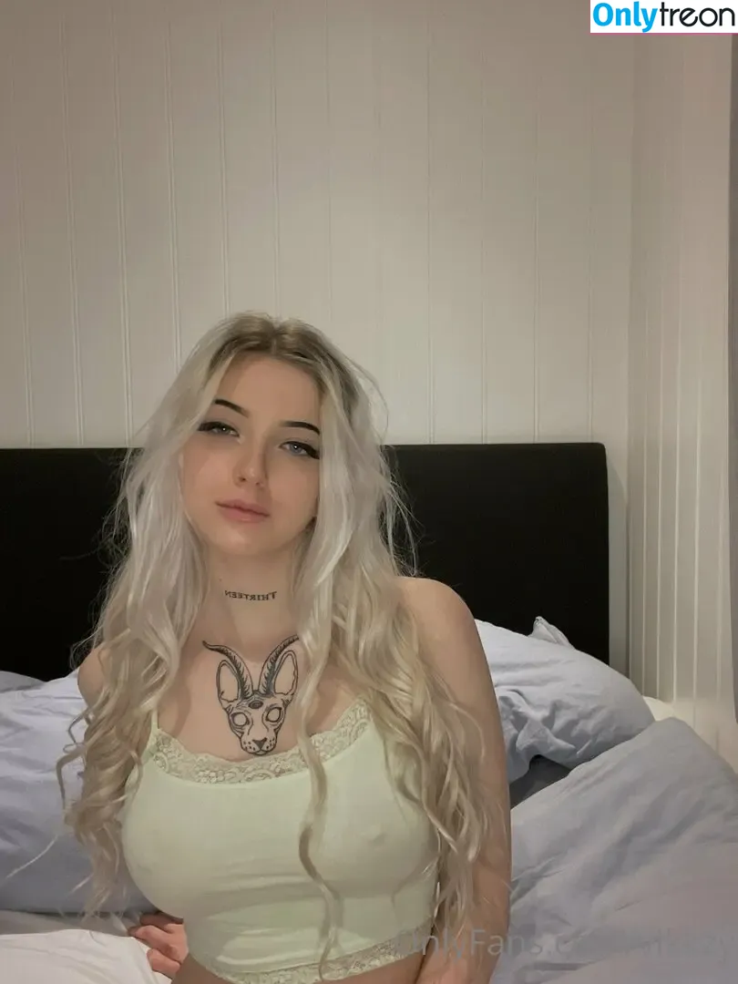 Vikkzy nude photo #0249 (Vikkzy)
