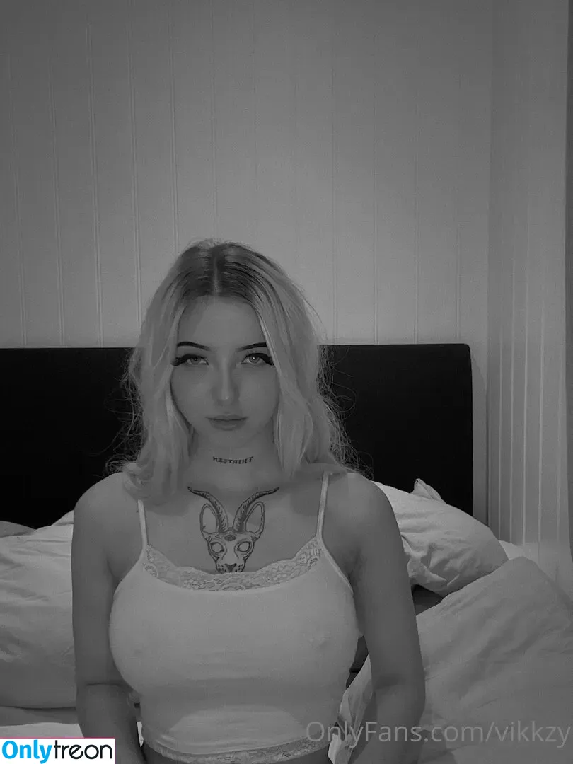 Vikkzy nude photo #0251 (Vikkzy)