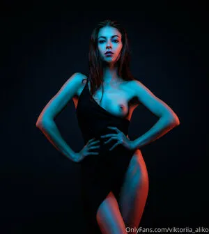 viktoriia_aliko / hilary_coss фото голая #0103