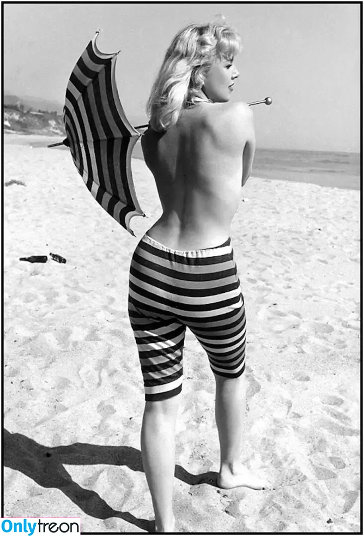 Vintage Starlets голая photo #2561 (Vintage Starlets)
