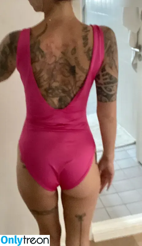 Vinted/eBay nude photo #6411 (Vinted/eBay)