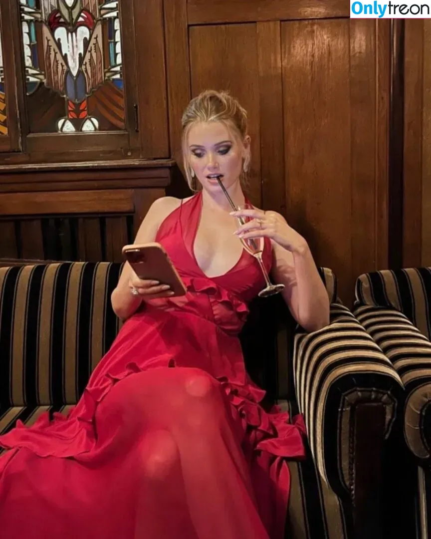 Virginia Gardner nude photo #0165 (Ginny / ginnygardner)