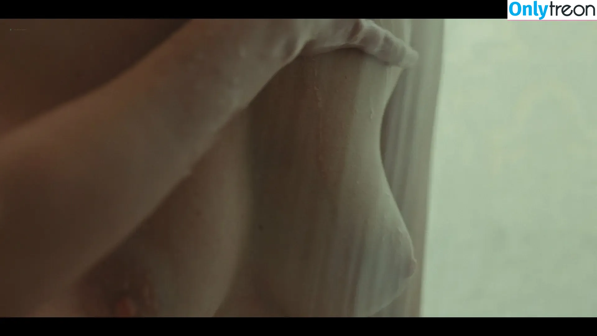 Virginia Gardner nude photo #0314 (Ginny / ginnygardner)