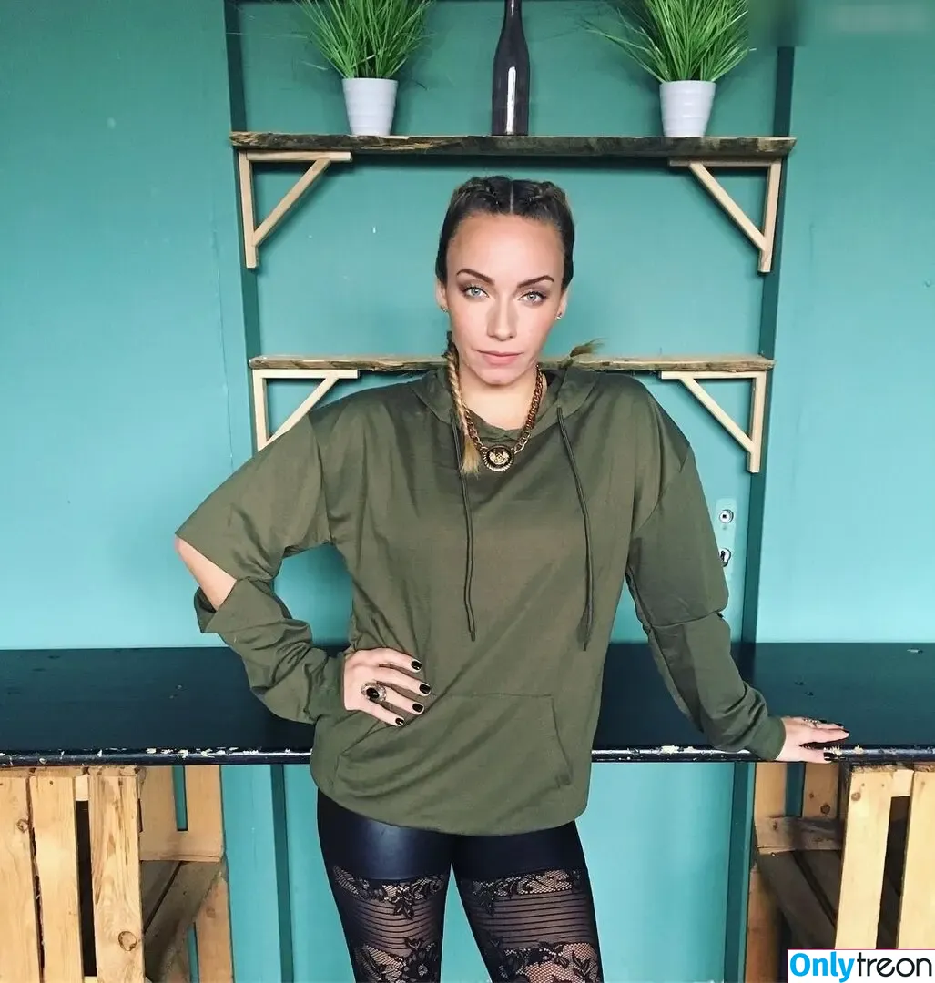Visa Vie nude photo #0012 (visavie1 / visavieofficial)