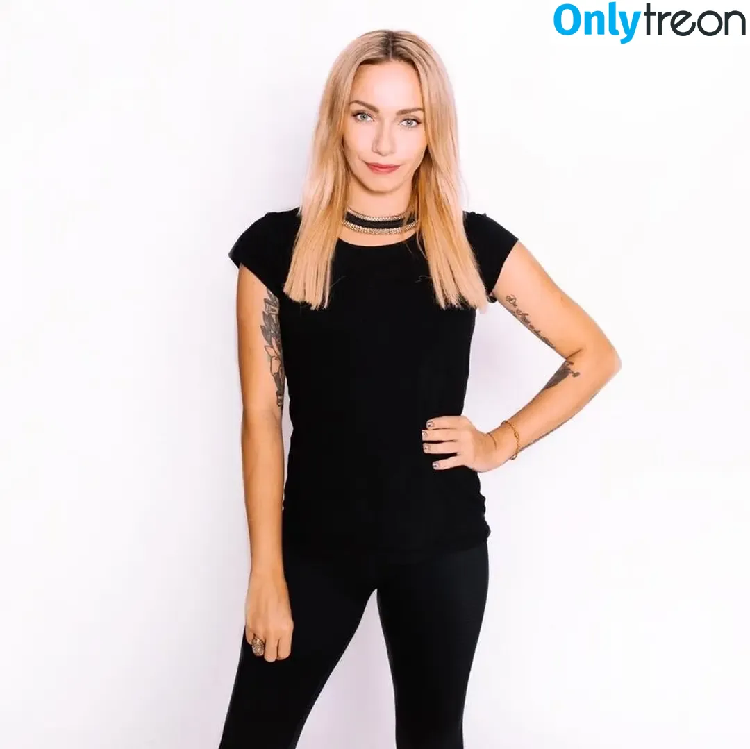 Visa Vie nude photo #0042 (visavie1 / visavieofficial)