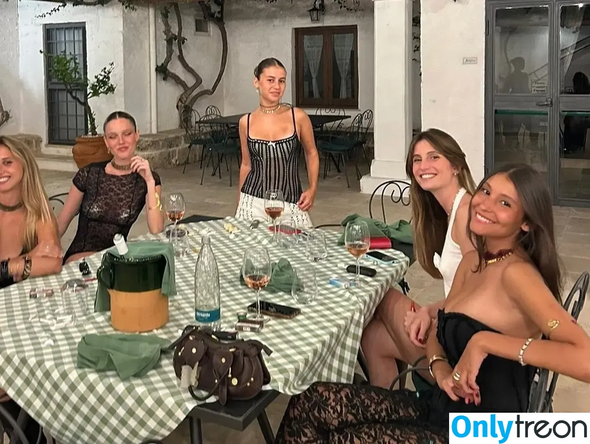 Vittoria nude photo #0157 (_viu__ / vittorialazzari)