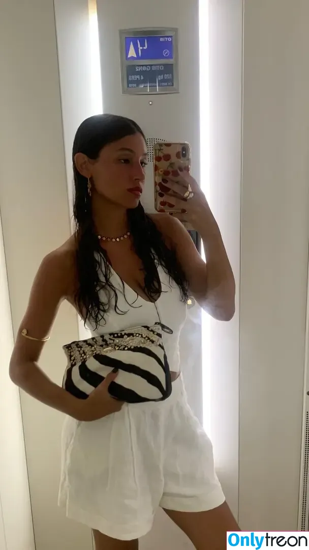 Vittoria nude photo #0167 (_viu__ / vittorialazzari)
