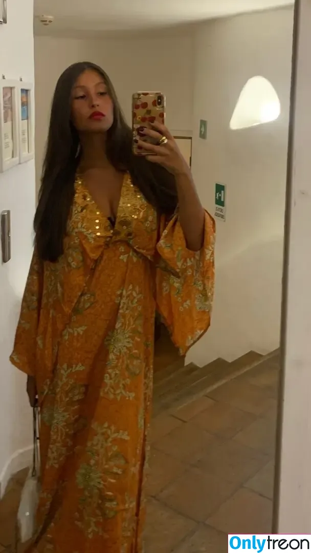 Vittoria nude photo #0169 (_viu__ / vittorialazzari)