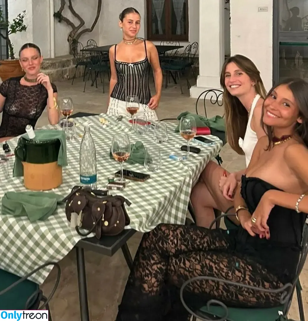 Vittoria nude photo #0175 (_viu__ / vittorialazzari)